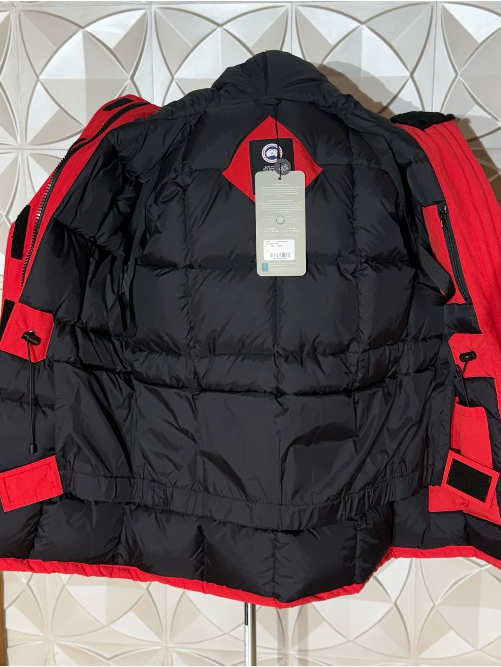 NWT Authentic Canada Goose Expedition Down Parka with Real Fur-Trim Hood - Picture 7 of 14